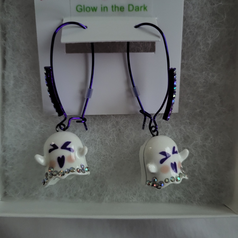 Betsey Johnson earring